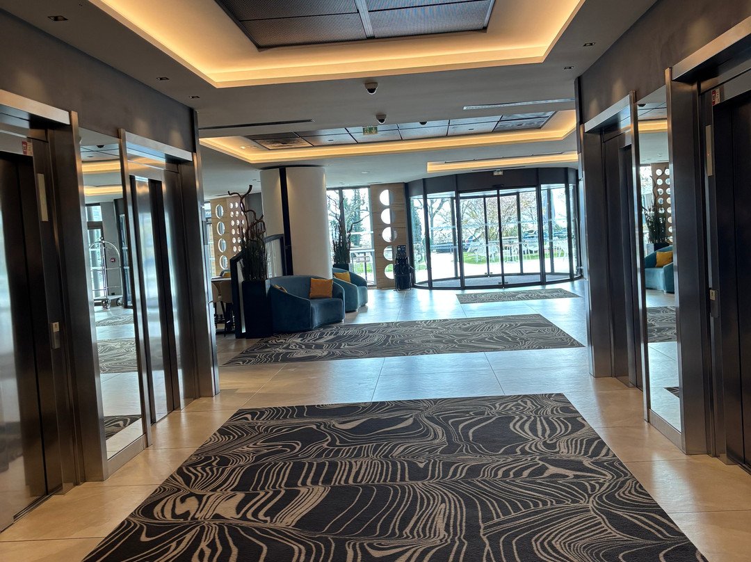 安纳西里瓦日酒店和水疗中心主图