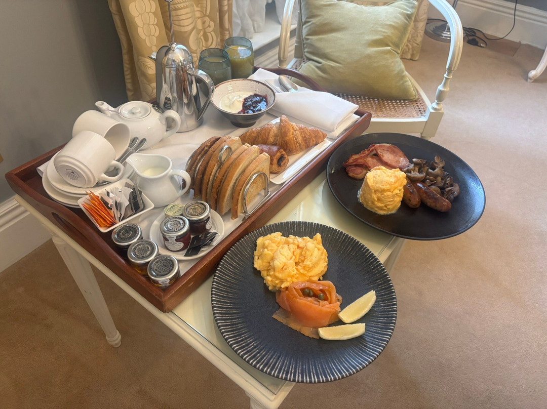 拉什顿霍尔Spa酒店主图