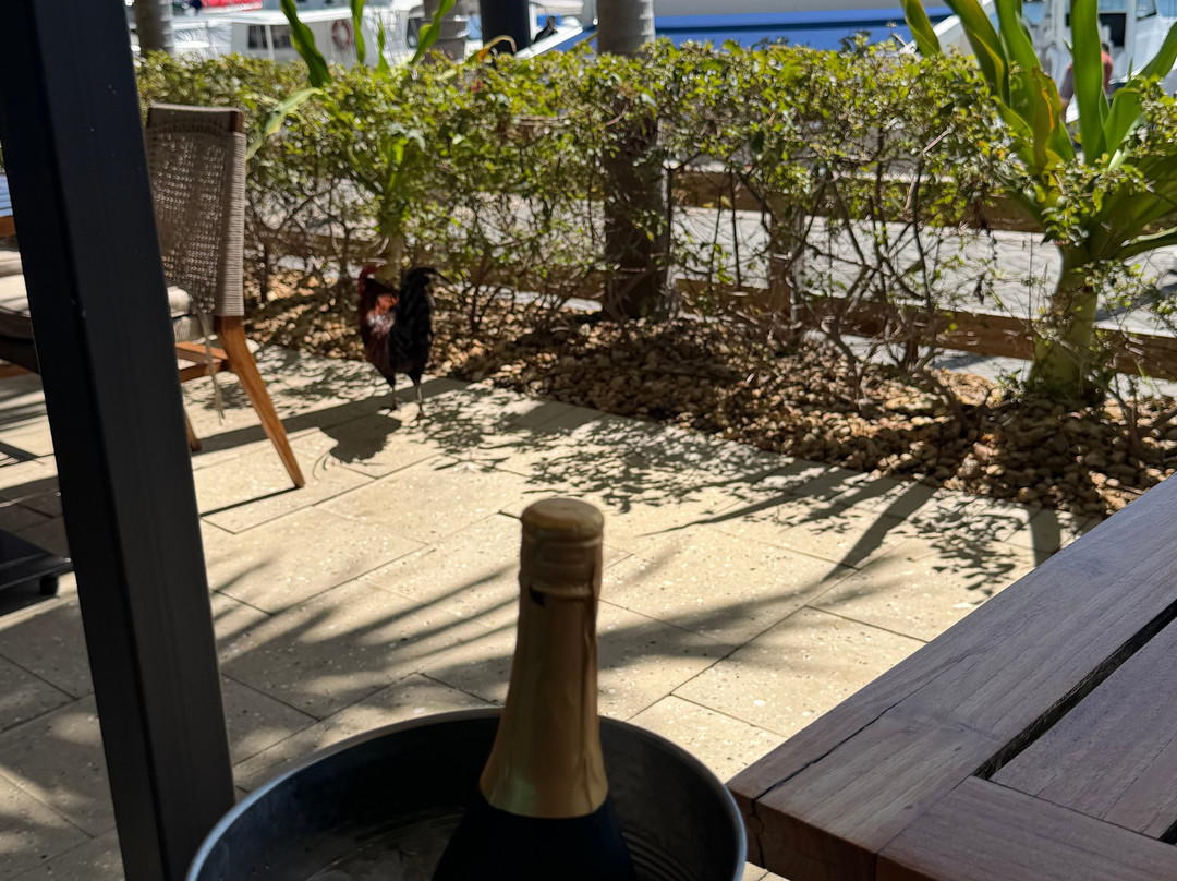 基韦斯特佩里酒店主图