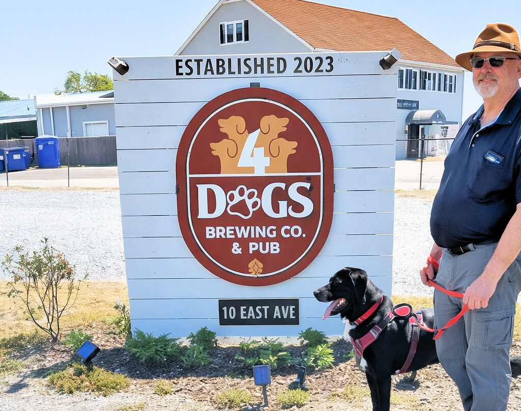 4 Dogs Brewing Co. & Pub主图