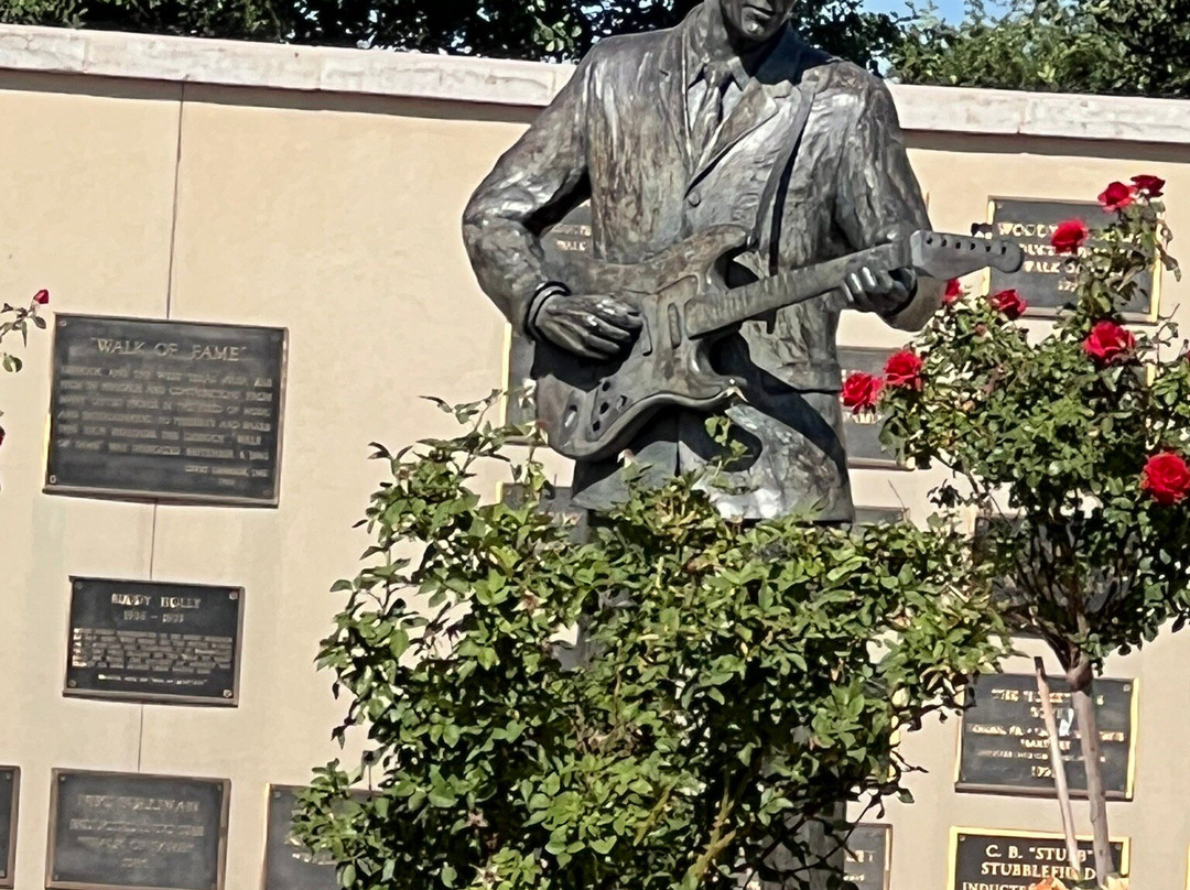 Buddy Holly Statue and West Texas Walk of Fame-拉伯克县必去景点