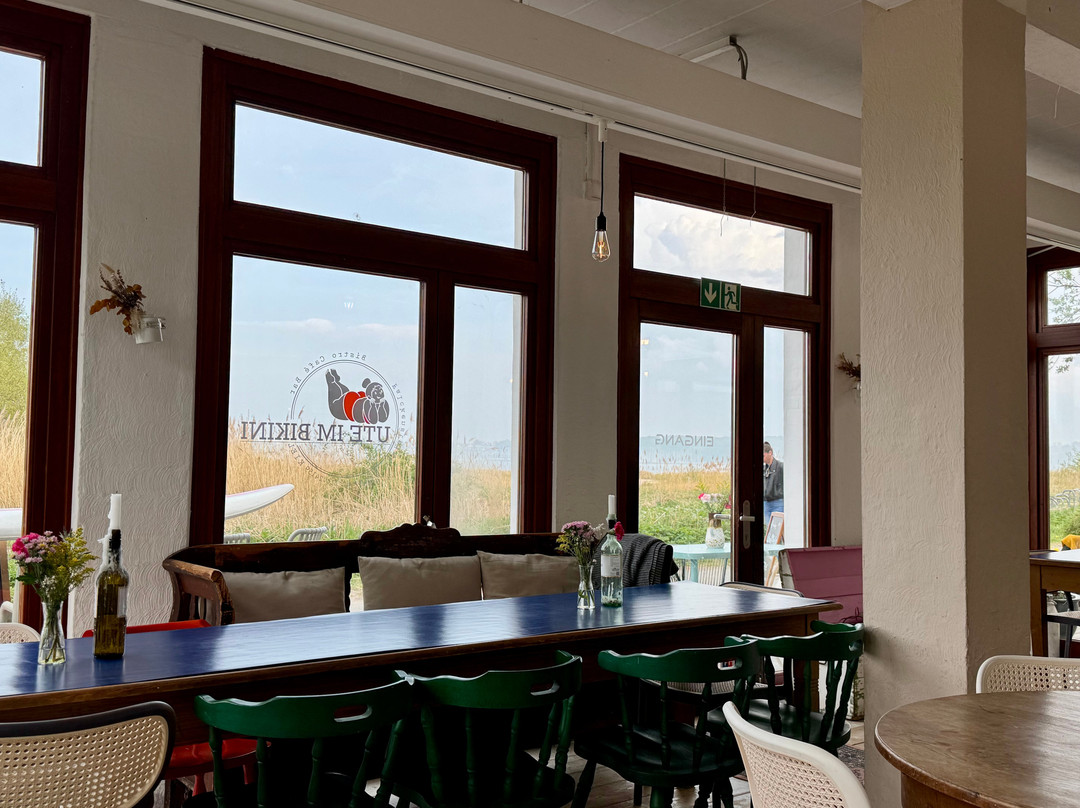 Ute Im Bikini Strandbistro Bar & Café