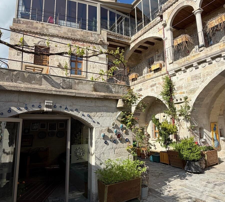 阿伦洞穴酒店及艺术画廊主图