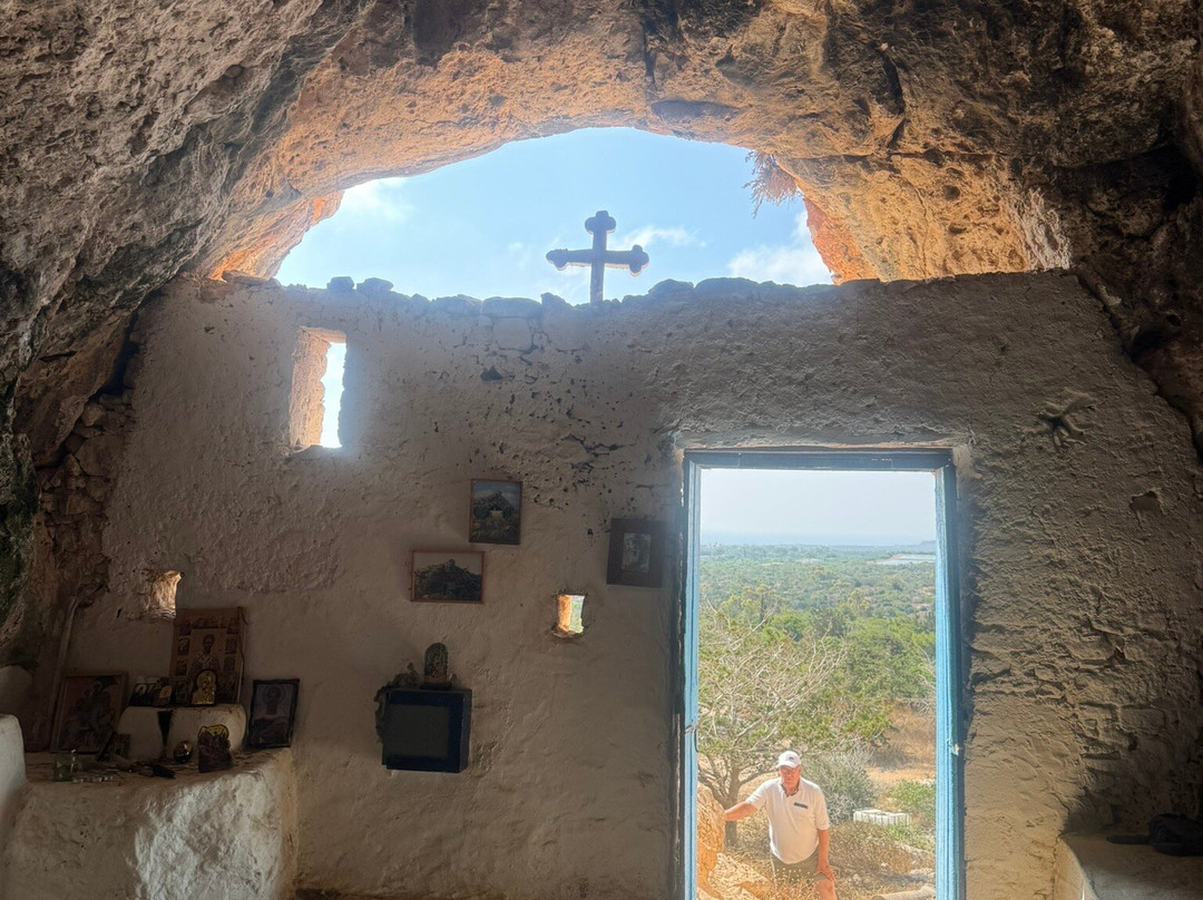 Agioi Saranta Cave Church-普它肋斯必去景点