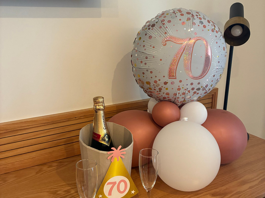 H10怀特精品套房酒店-仅限成人主图