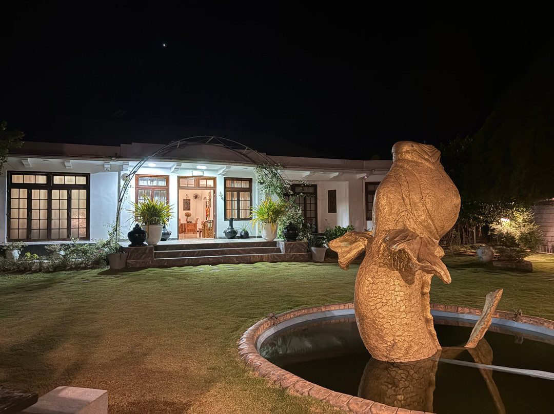 Man Mountain Villa