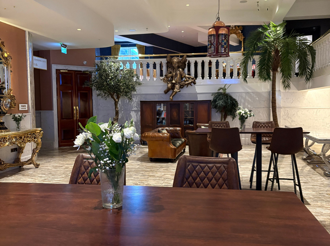 劳勒斯酒店主图