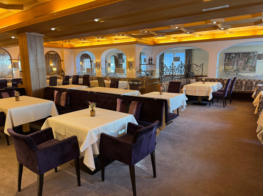 Hotel Alpina Deluxe主图