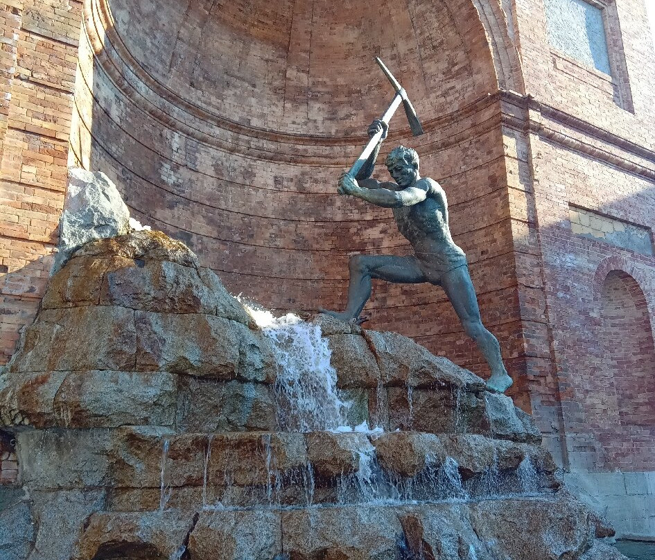 Statua del Cavatore-卡坦扎罗必去景点
