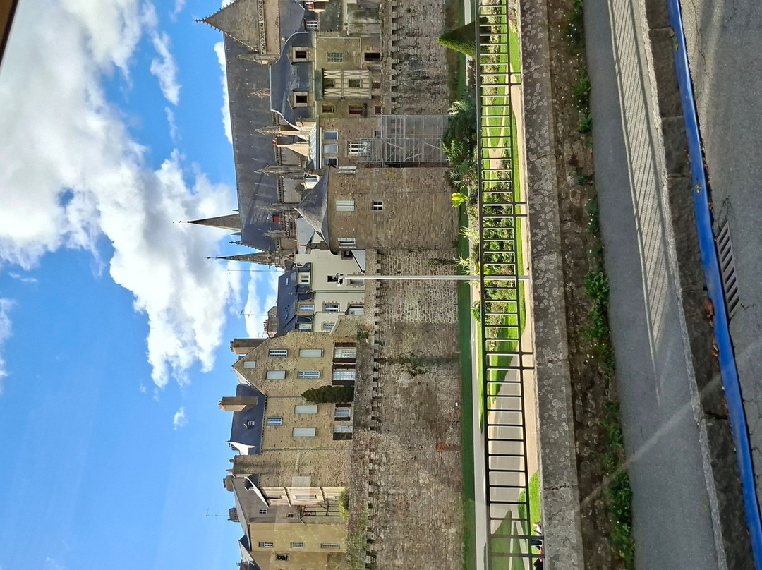 Tour du Connétable-瓦讷必去景点
