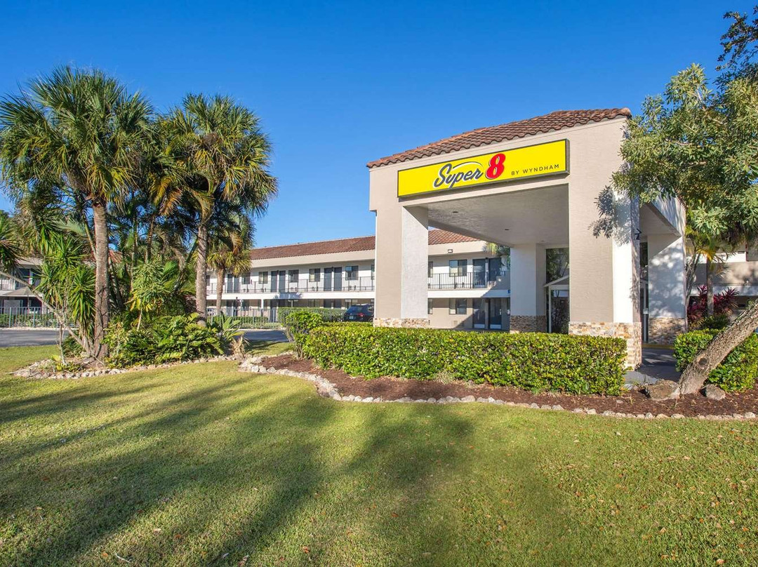 Super 8 by Wyndham Naples主图