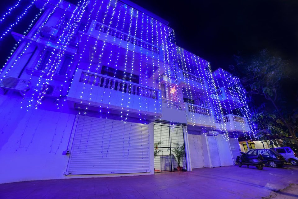 OYO 28305 Sunset Holiday Homes