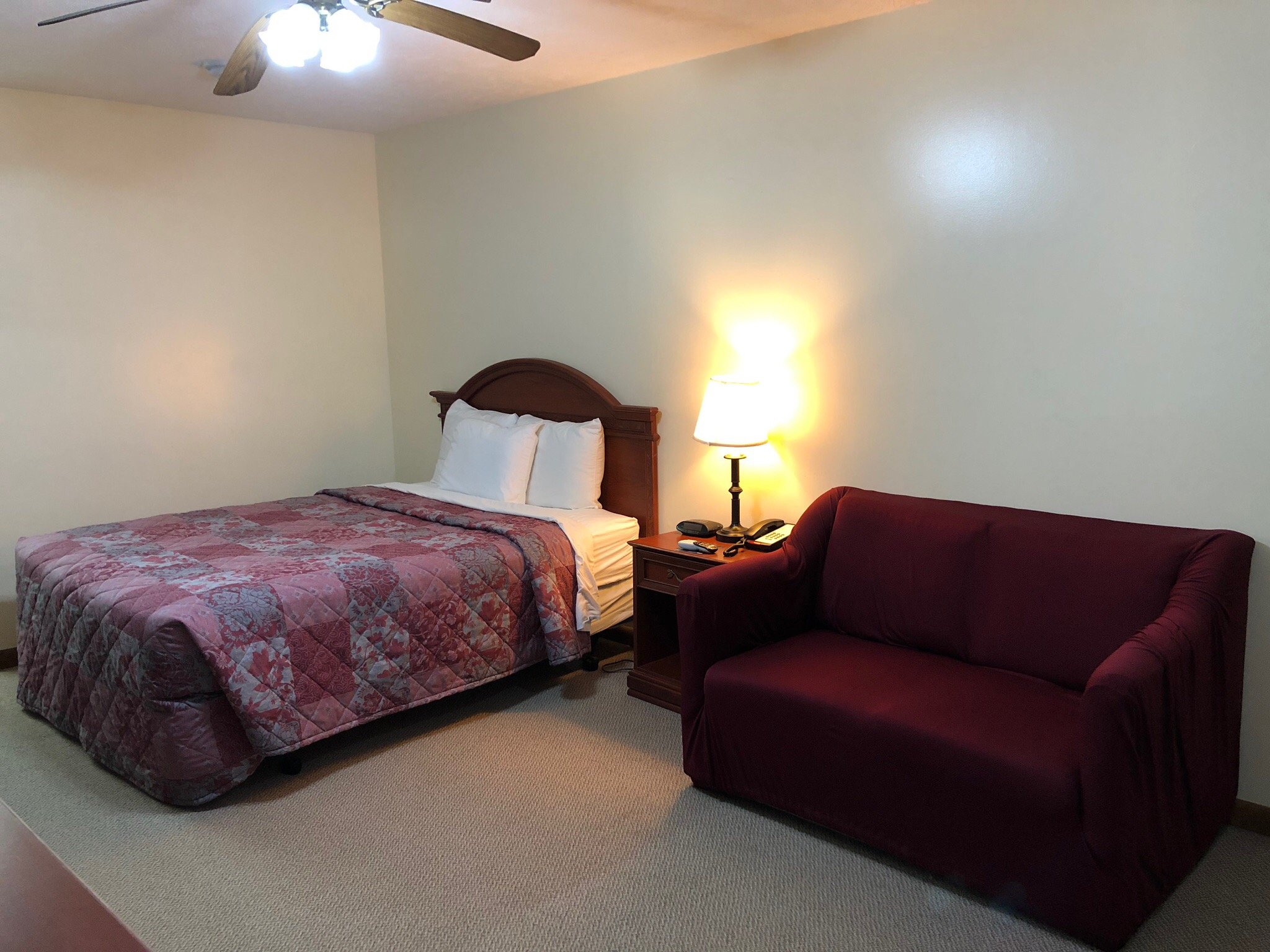 Huggy Bear Motel Warren-官方