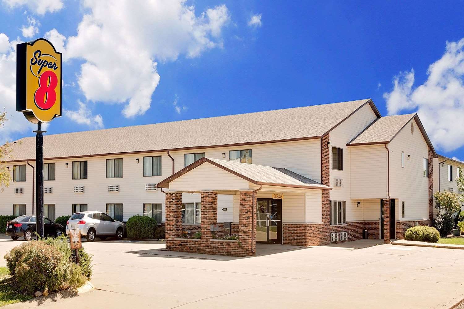 Super 8 by Wyndham Dyersville Near Field of Dreams-官方
