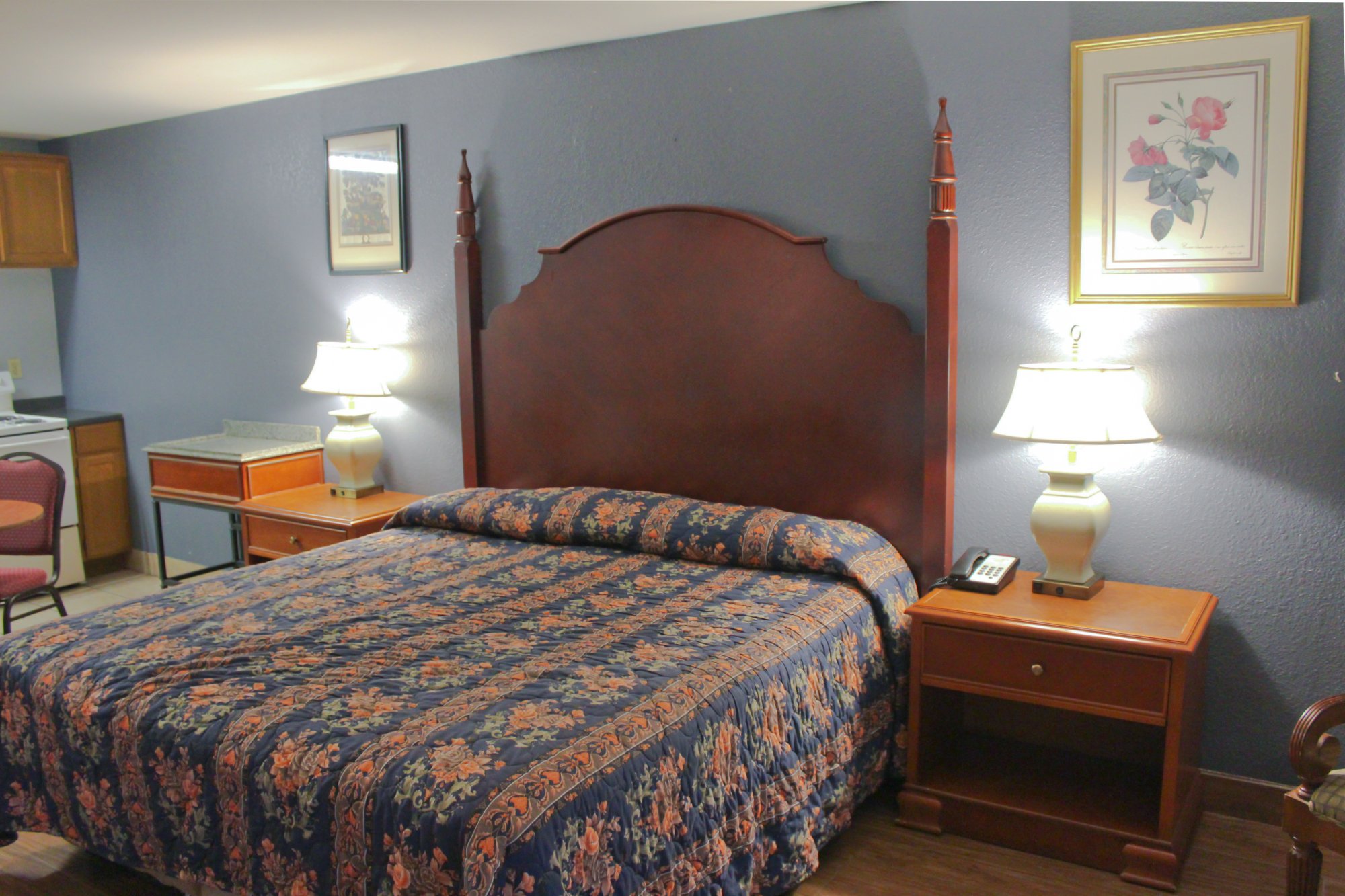 The Shades Motel-官方