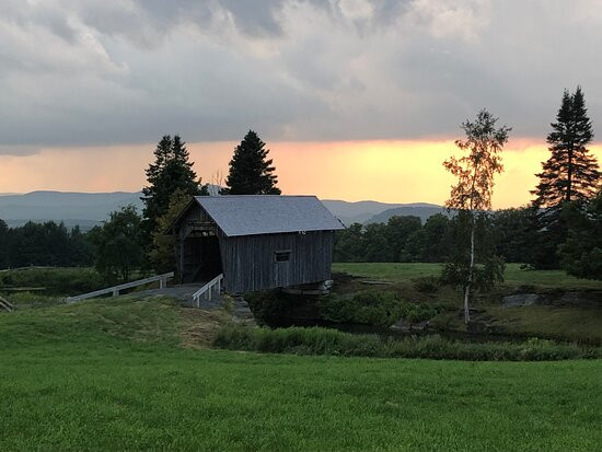 Inn by the River主图