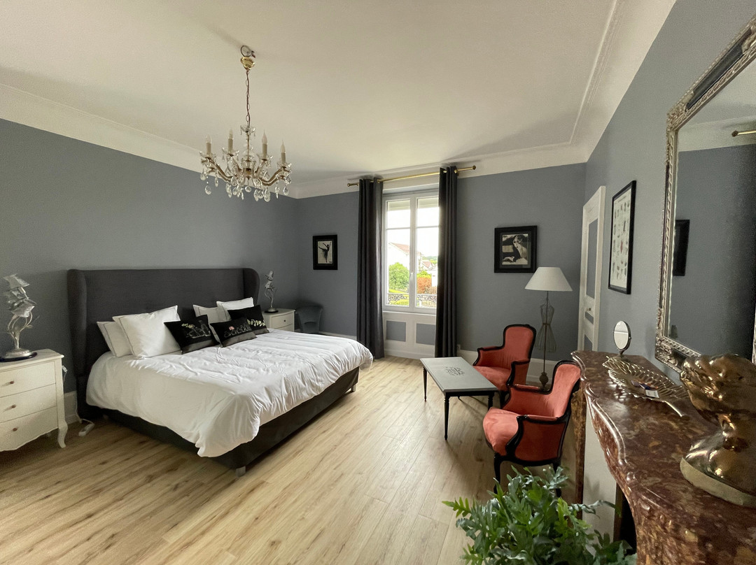 La Maison Bleue La Charade