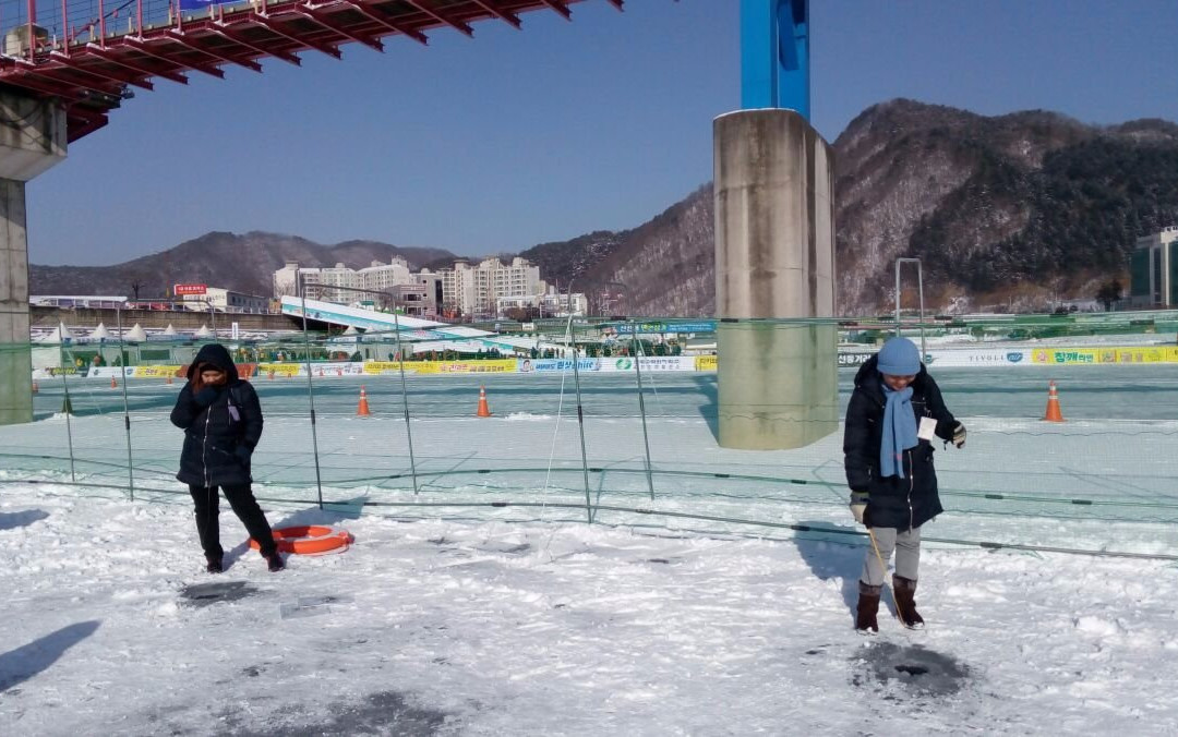 华川郡旅游景点-Hwacheon Sancheoneo Ice Festival