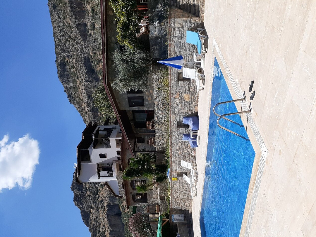 Pir Efes Konaklari