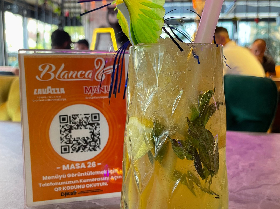 Blanca Cafe