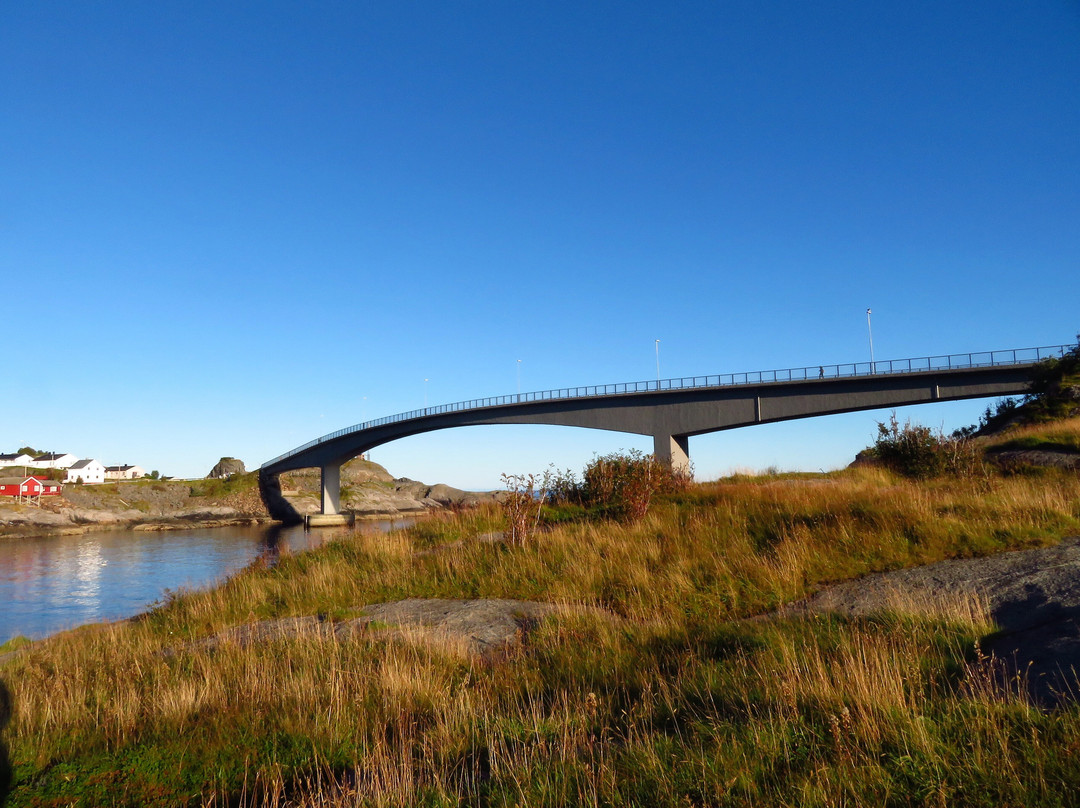 Hamnøy Bridge景点图片