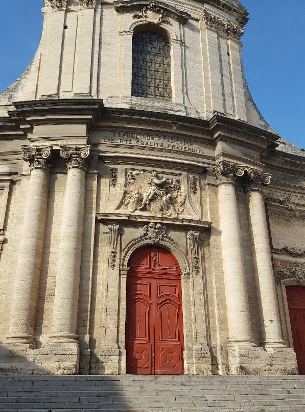 Église Notre Dame des Pommiers-Beaucaire必去景点