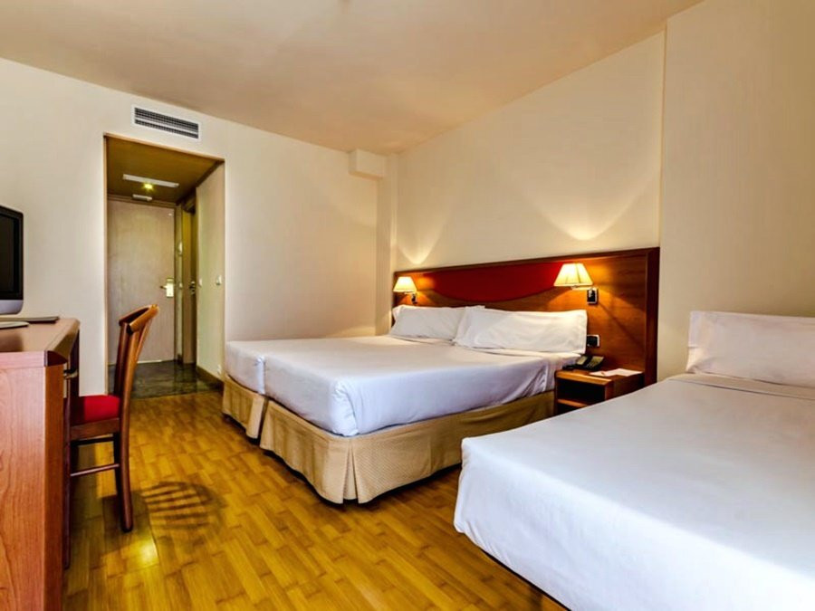 阿尔卡拉广场酒店主图