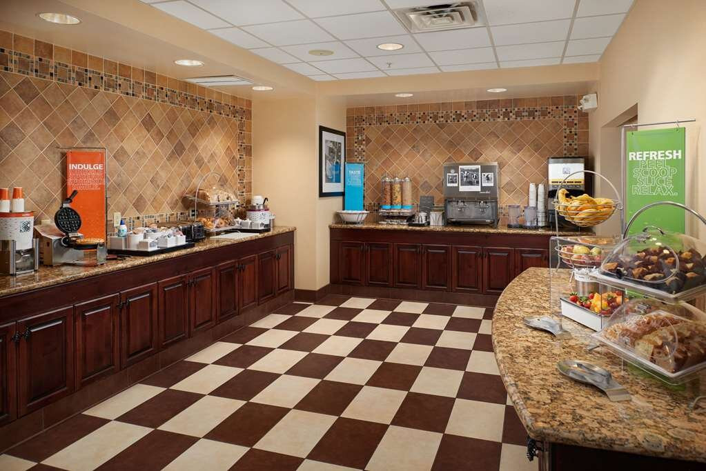 Hampton Inn & Suites Rogers主图