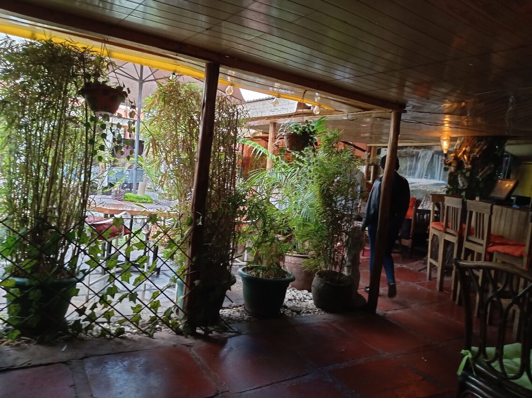 Eze Restaurant & Lounge