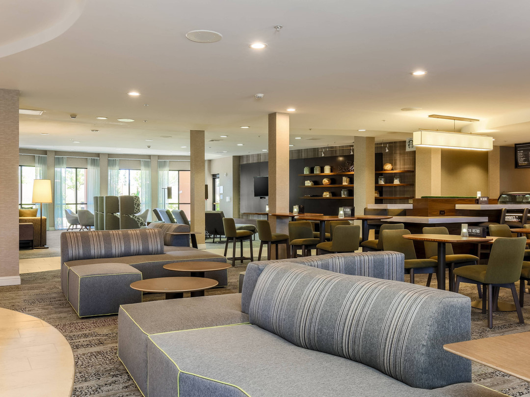 罗斯维尔商业街廊购物中心/溪边山岭大道万豪万怡酒店主图