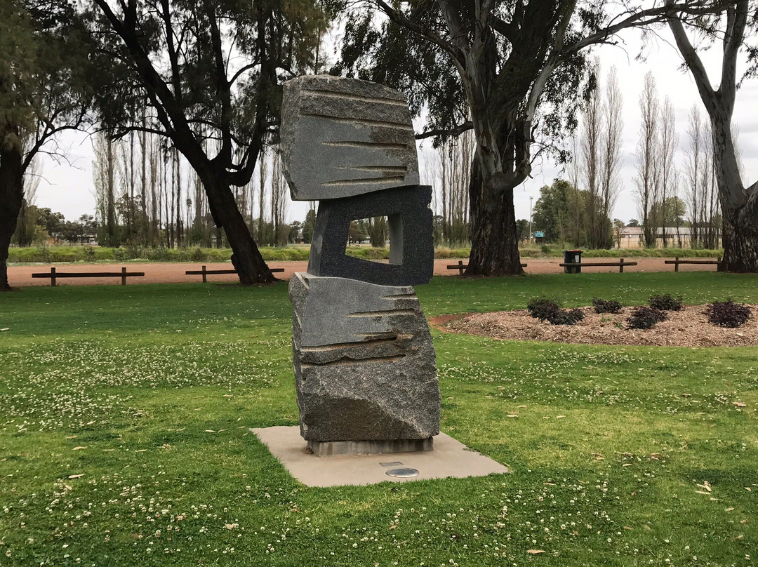 Centenary Sculptures at IOOF Park景点图片