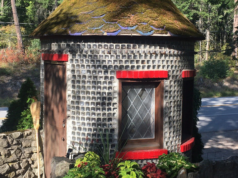 Glass Bottle House-不列颠哥伦比亚省必去景点