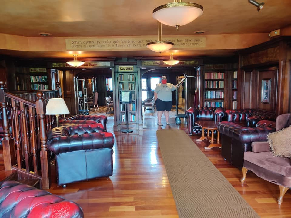 Irish Cottage Inn & Suites主图