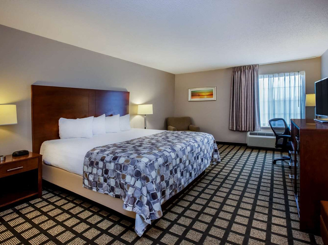 Baymont By Wyndham Mackinaw City主图