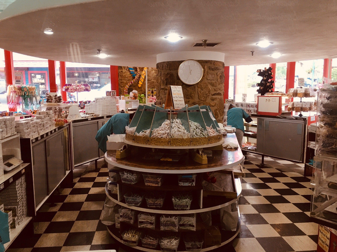 The Original Smoky Mountain Taffy Logs-盖林柏格必去景点