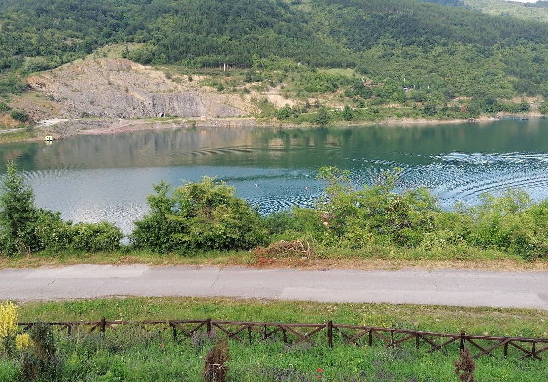 Zavojsko Lake景点图片