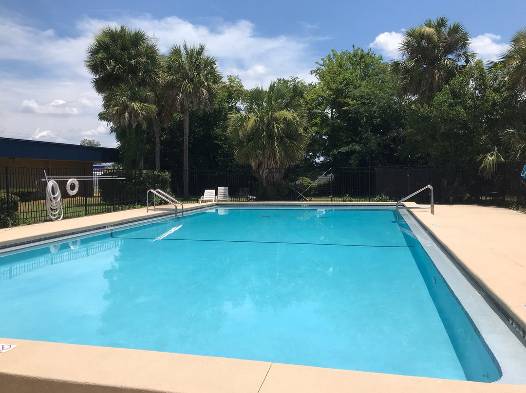 Residence Hub Inn & Suites主图