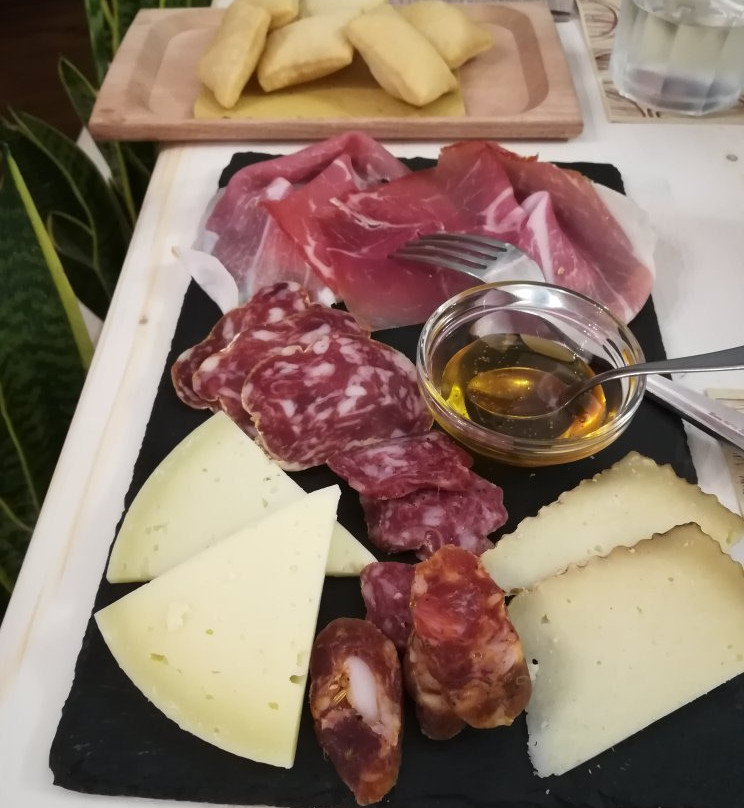 Camnago餐馆和美食-Rustell e Montepulciano