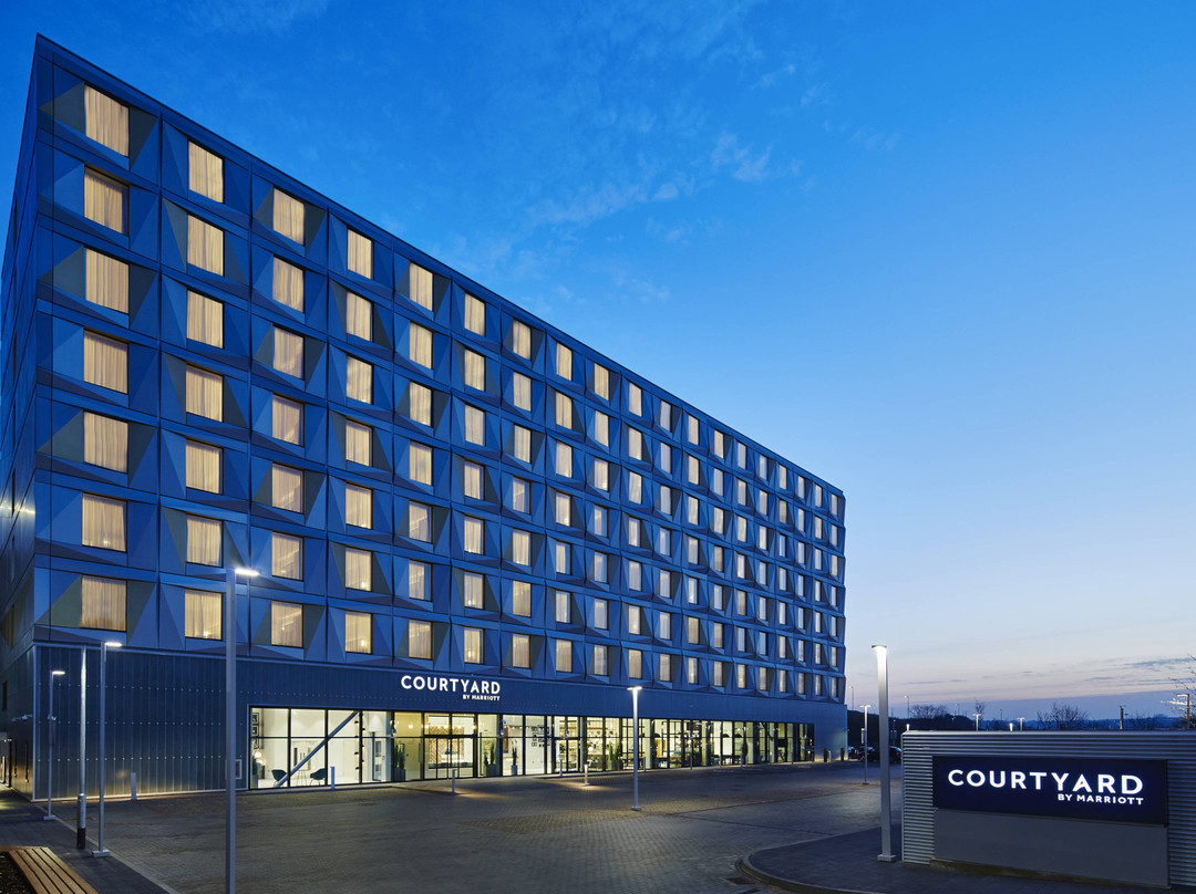 Courtyard by Marriott Luton Airport主图