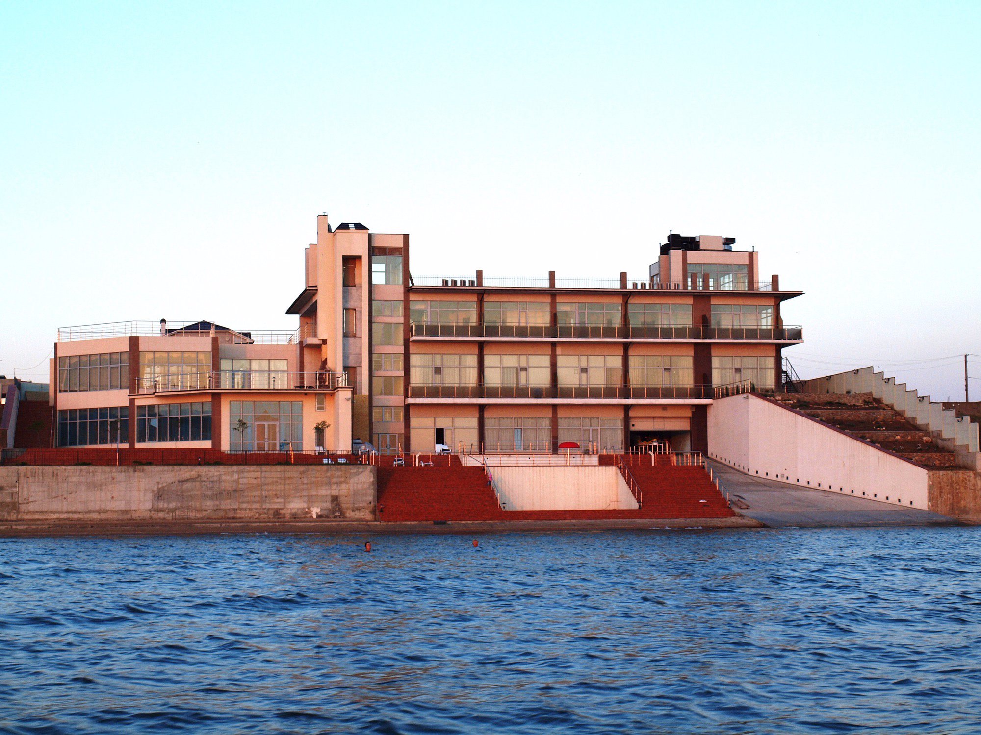 Biryuzovaya Bukhta-官方