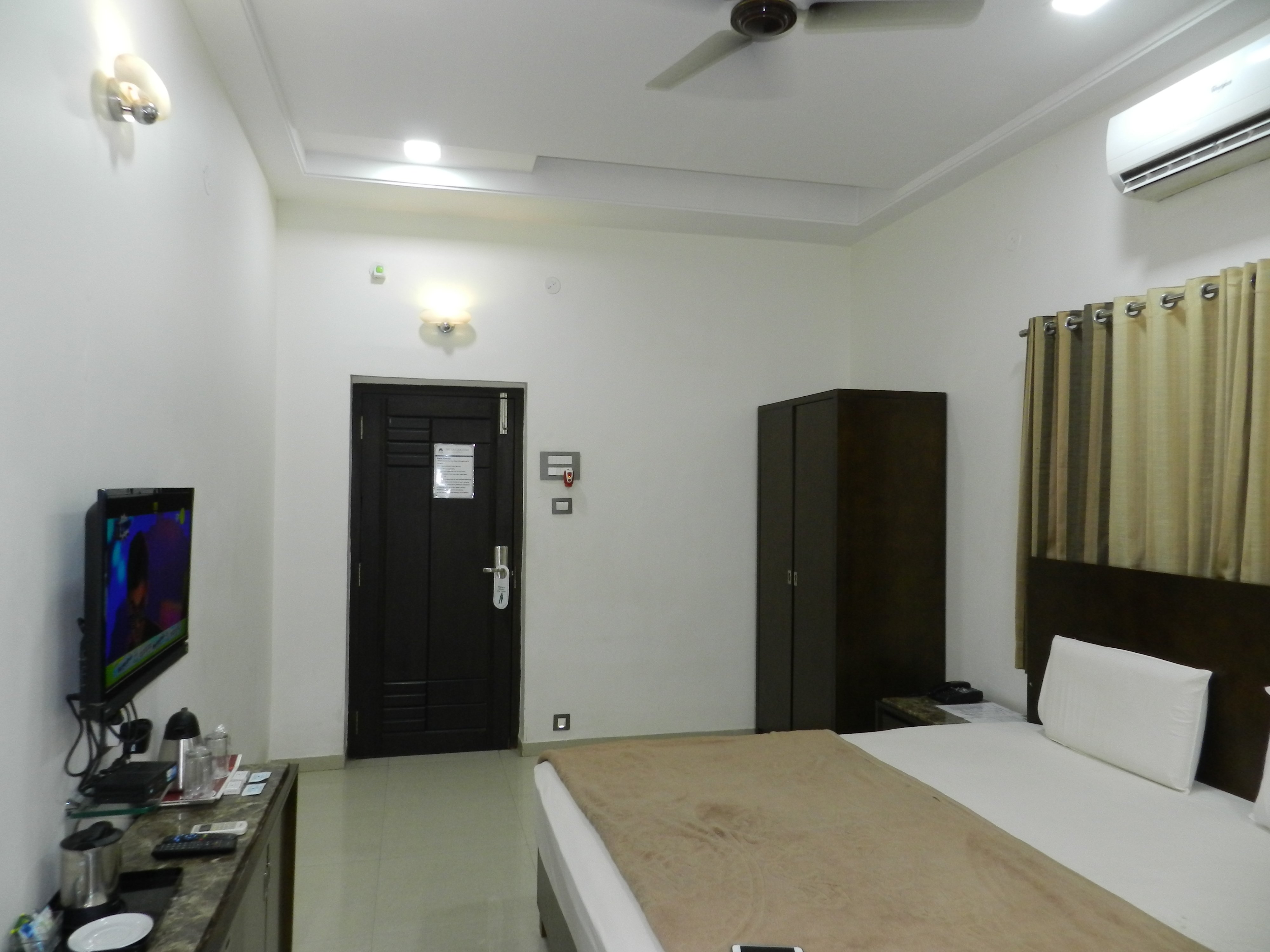 Sri Sai Lakshmi Residency-官方