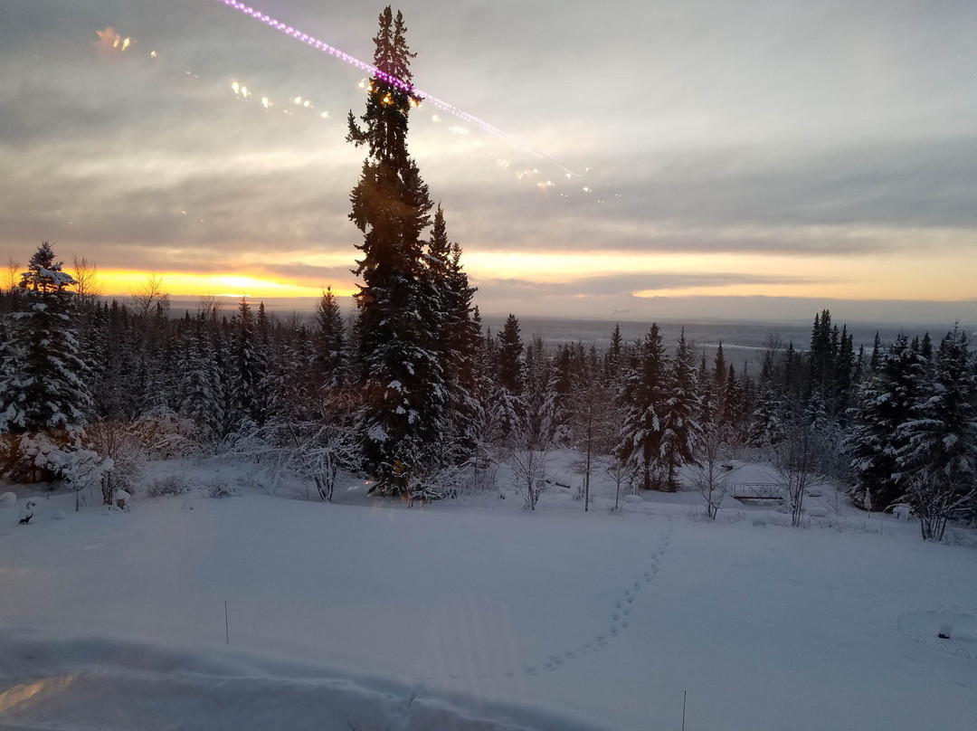 阿拉斯加风情木屋酒店主图