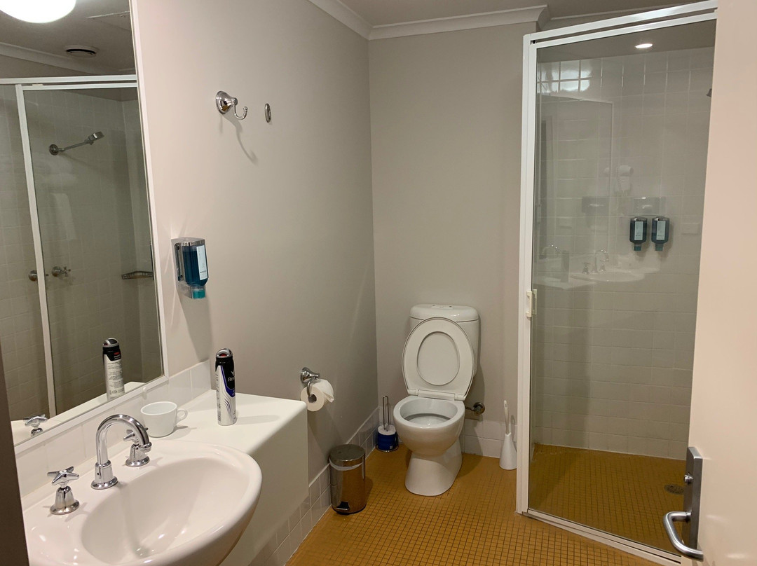 The Woden Hotel主图