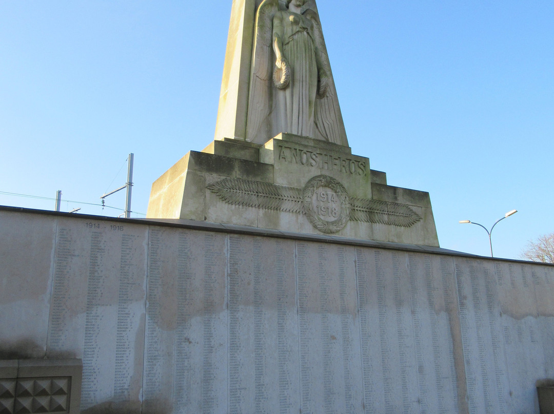 Monument communal景点图片