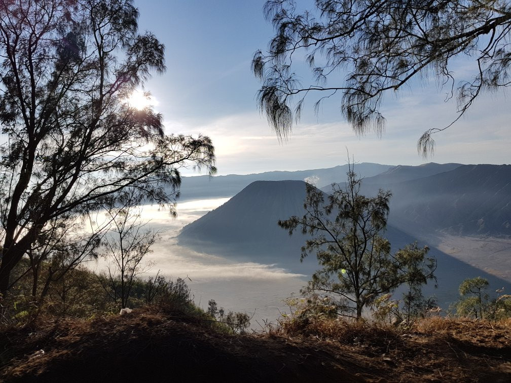 Mount Batok-腾格尔火山口必去景点