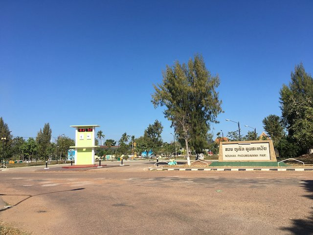 Nouhak Phoumsavanh Memorial Park景点图片