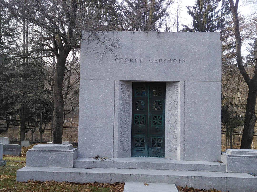 Westchester Hills Cemetery景点图片