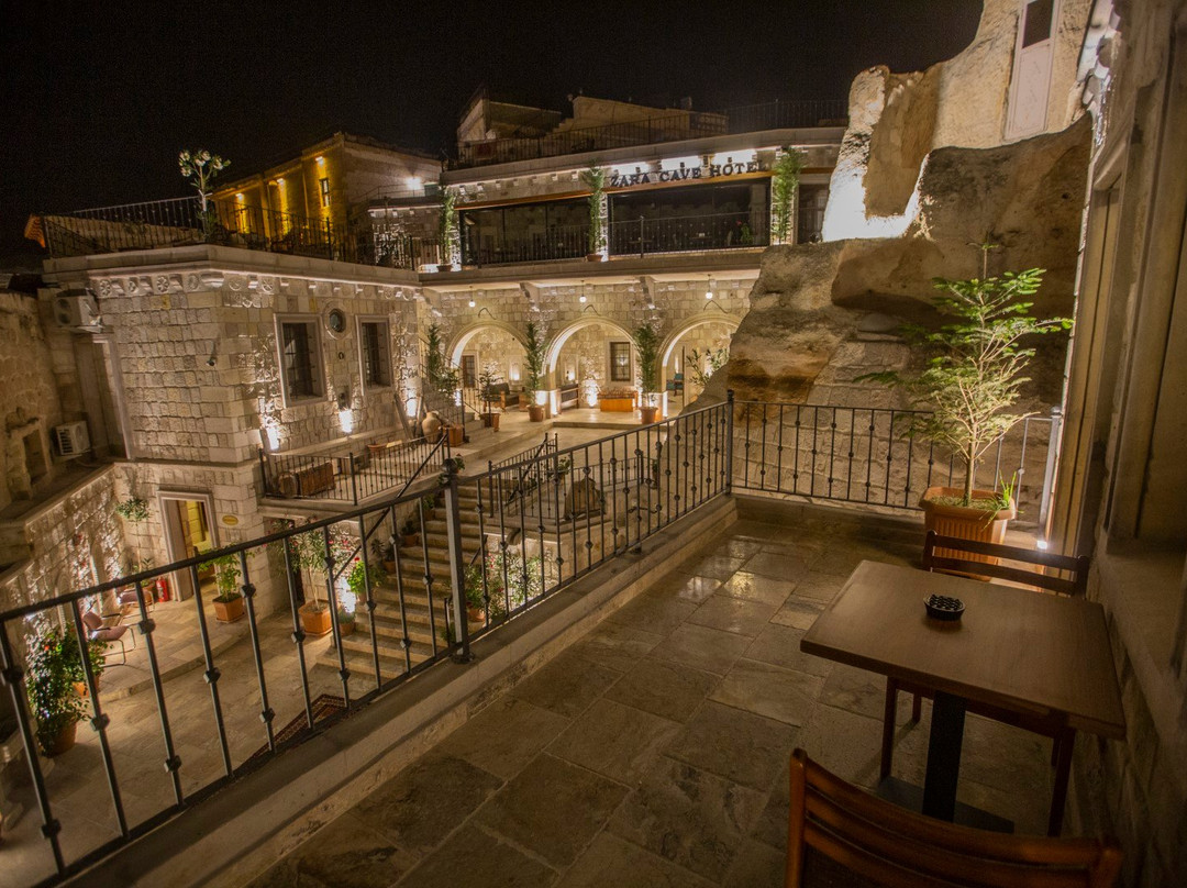 Zara Cave Hotel主图