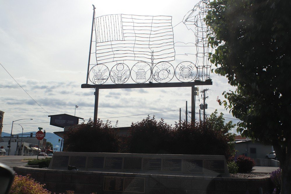 Veterans Memorial Bridge-法戈必去景点