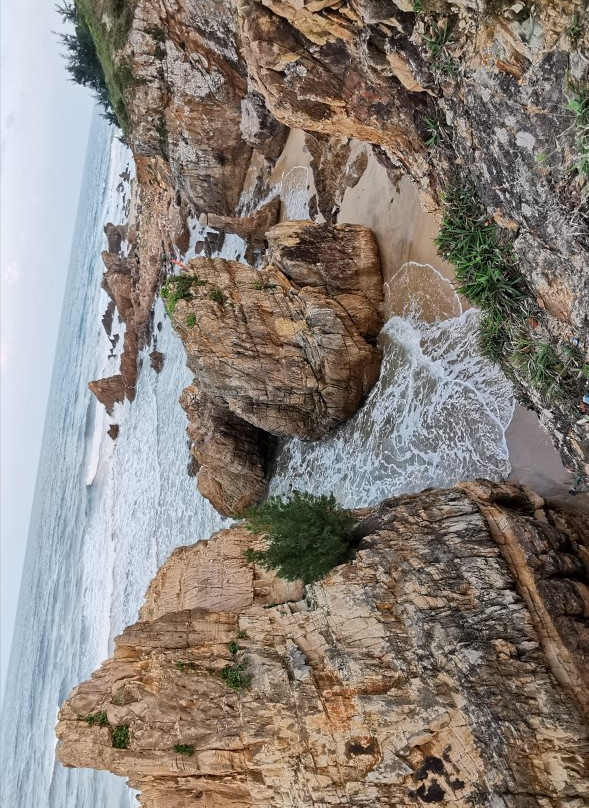 Bai Da Nhay (Jumping rock beach)-洞海必去景点